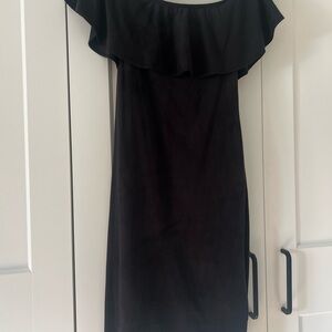 Elegant Black Off-Shoulder Body Hugging Dress
